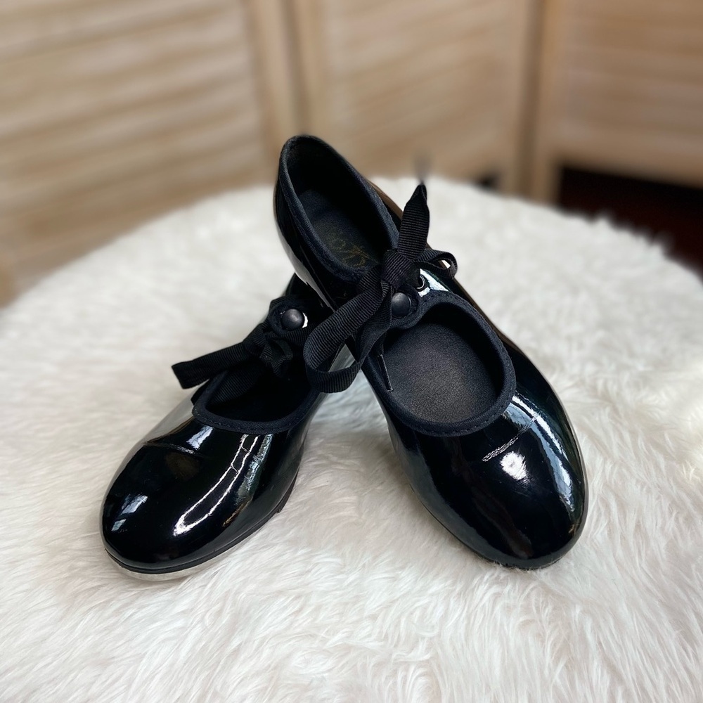 •So Danca•black patent tap shoes